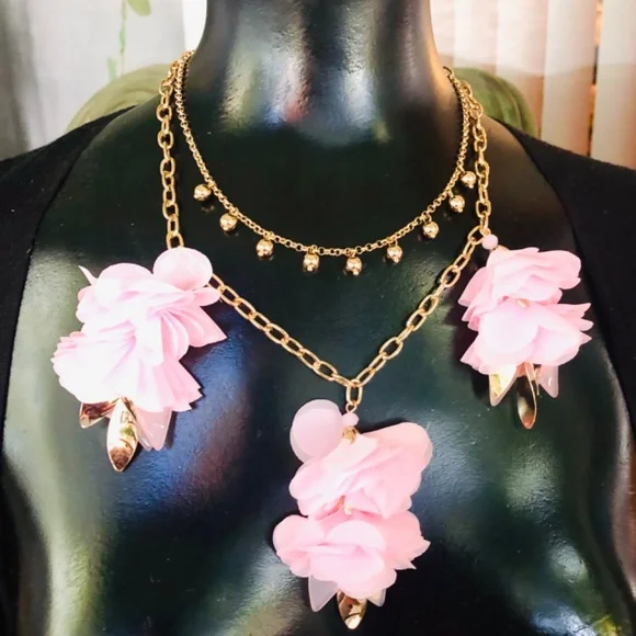 LILLY PULITZER NECKLACE 🩷 CASCADING PETALS- SOFT PINK TROPICS NECKLACE/GOLD - Picture 14 of 15